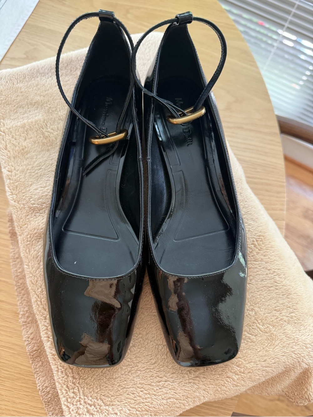 Massimo Dutti Black Patent Square-Toe Ankle-Strap Flats with Gold Buckles - Picture 2 of 4